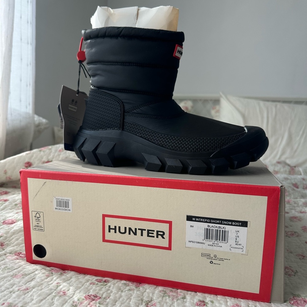 NWT HUNTER intrepid short snow boots. W 9
